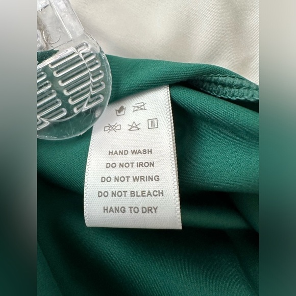 Elegant Green Midi Dress - Picture 12 of 15